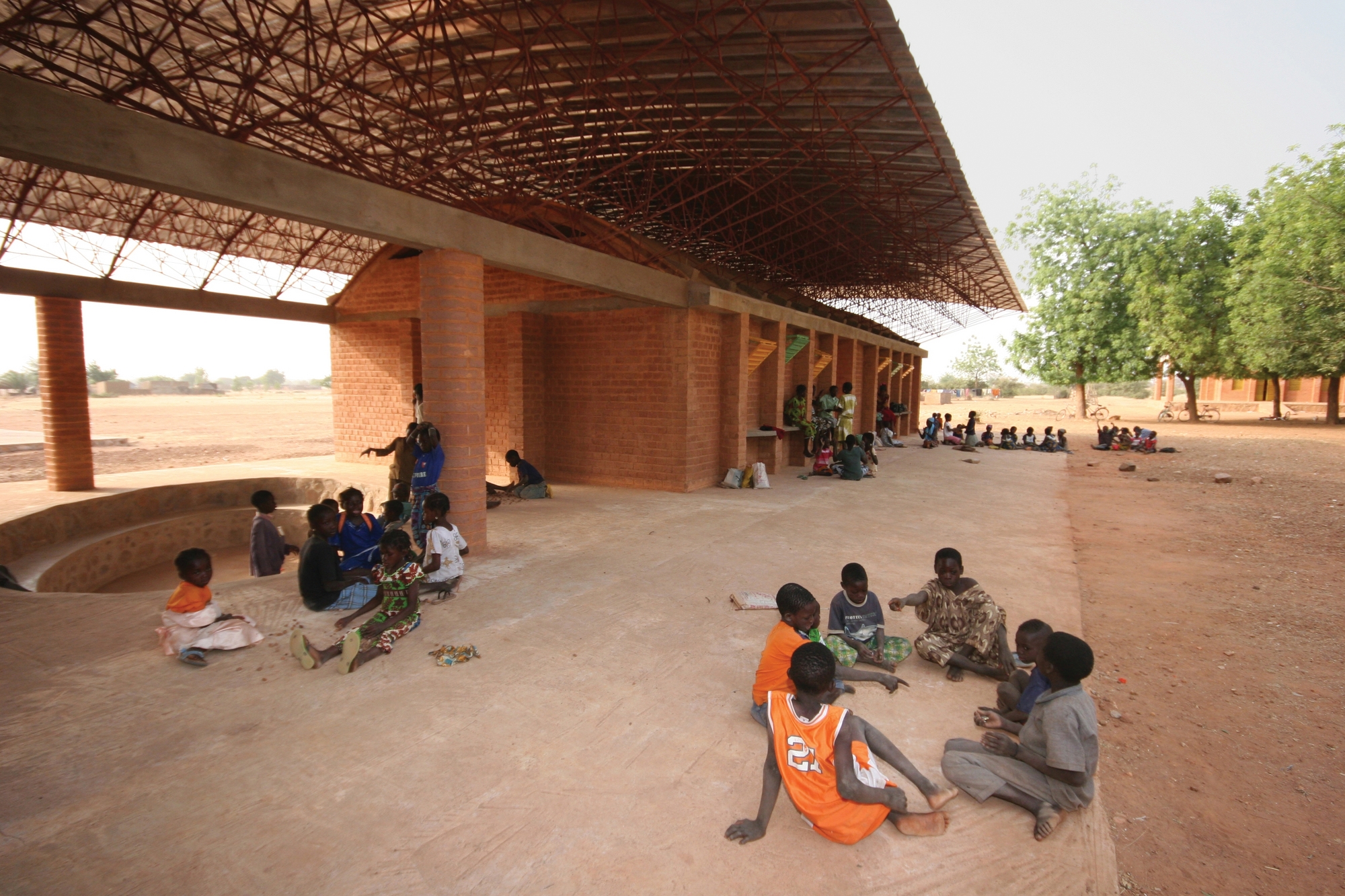 Supported by a space frame structure, the roof canopy creates a zone of shade around the building