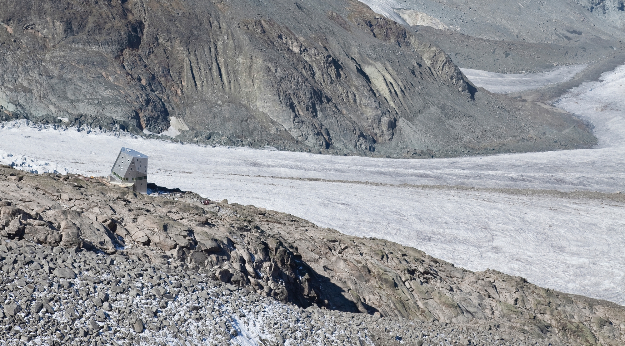 Sustainable Mountain Hut by Studio Monte Rosa