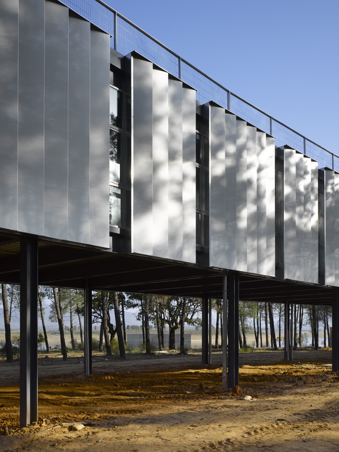 Sports Research Centre by José María Sánchez García, Guijo