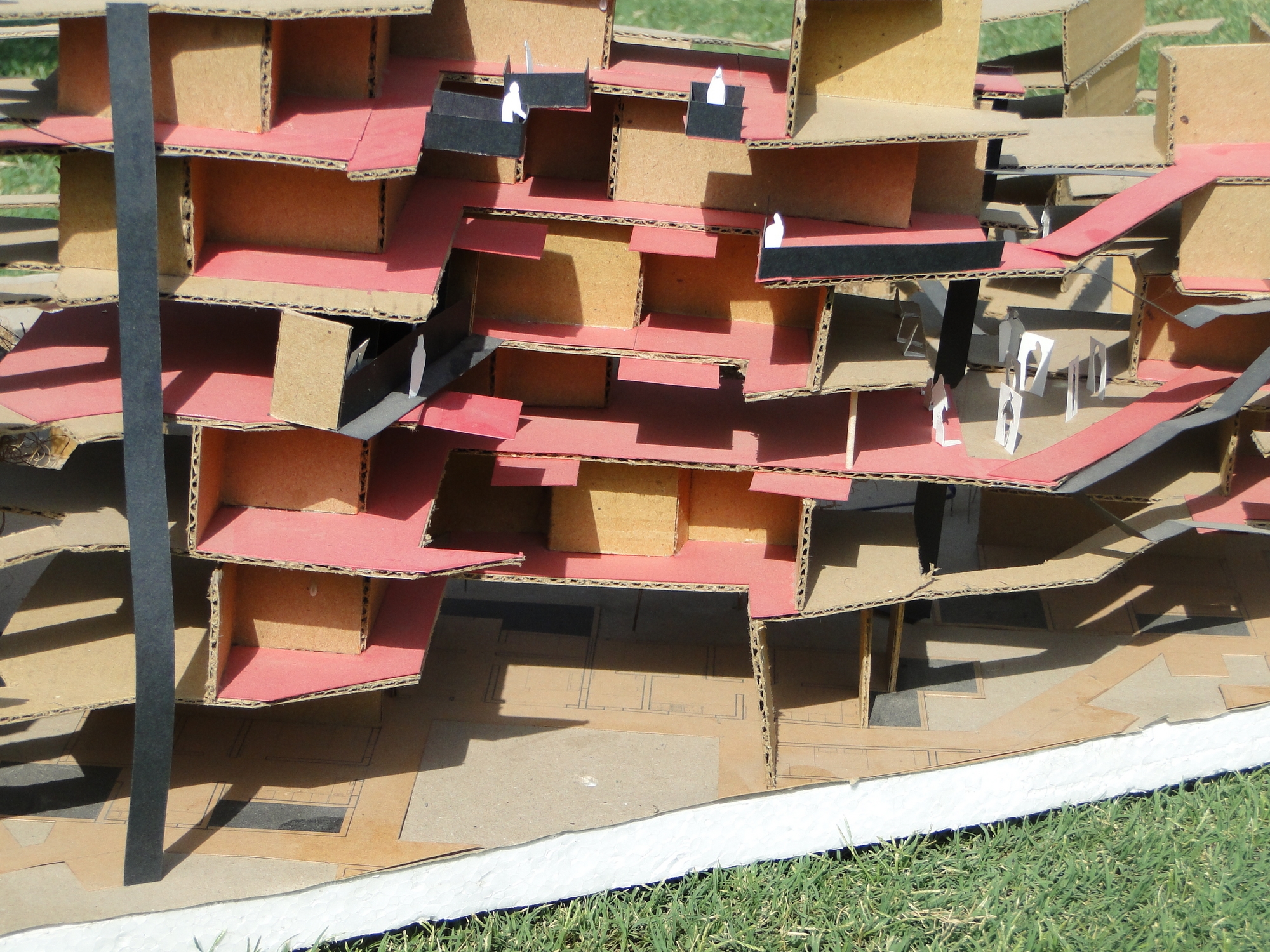 The pink floors of Tilvawala's model highlight his reinterpretation of 'streets in the sky', in which the new winding outdoor corridors mimic India's urban street pattern