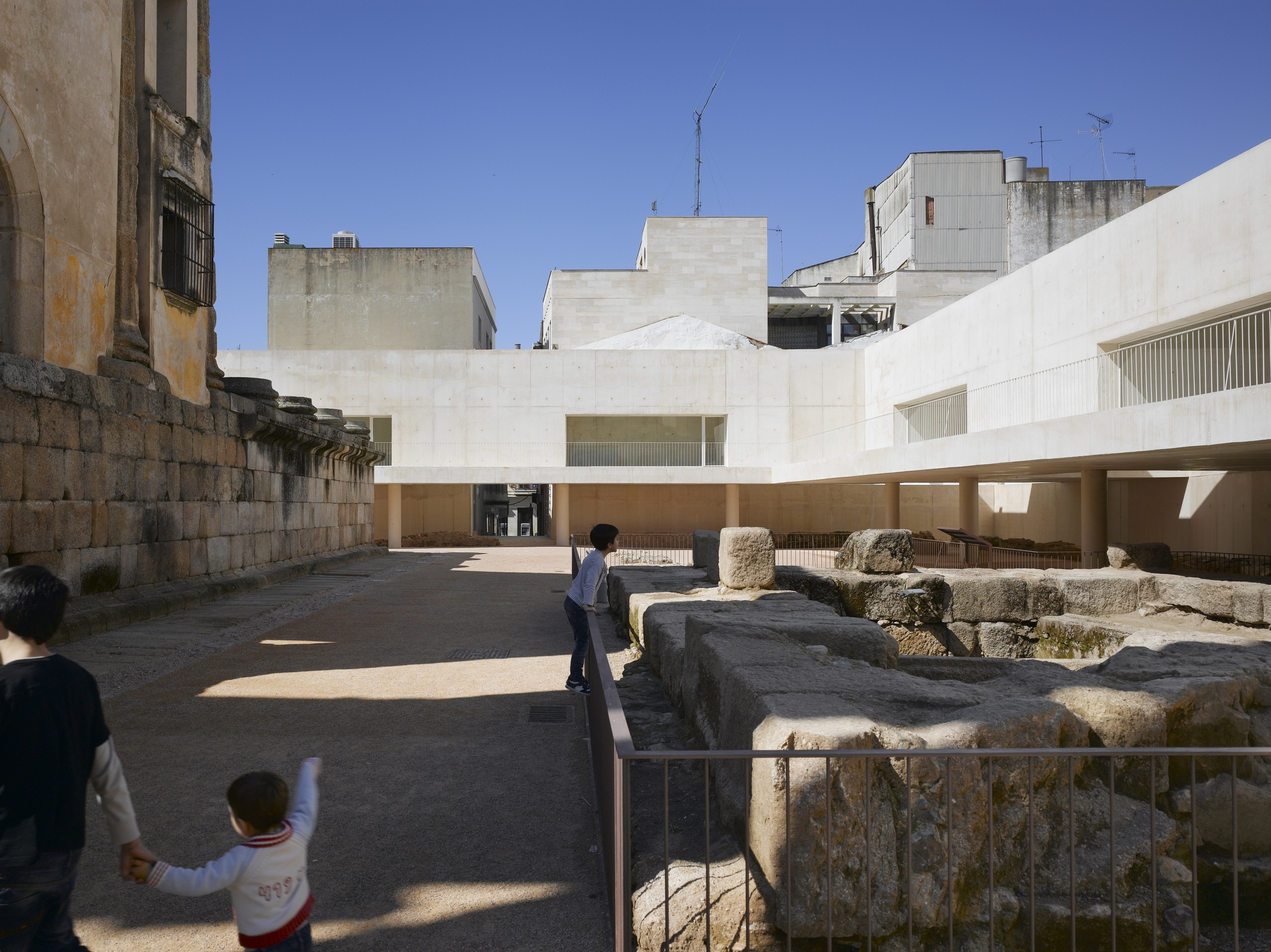 Double Enntendre: The Duality of two Small-Town Spanish Public