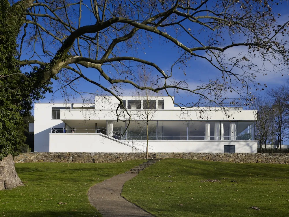 アート・デザイン・音楽 villa Tugendhats Mies van der Rohe 00_001_Gardenview_Villa_Tugend