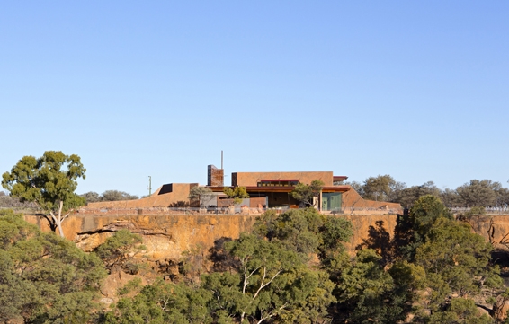 When were dinosaurs discovered image