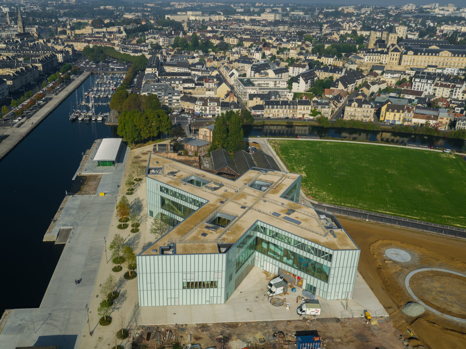 洋書 Retail Location A MicroScale Perspective Brooks + Scarpa - Culver City Mixed-Use Creative Office Building