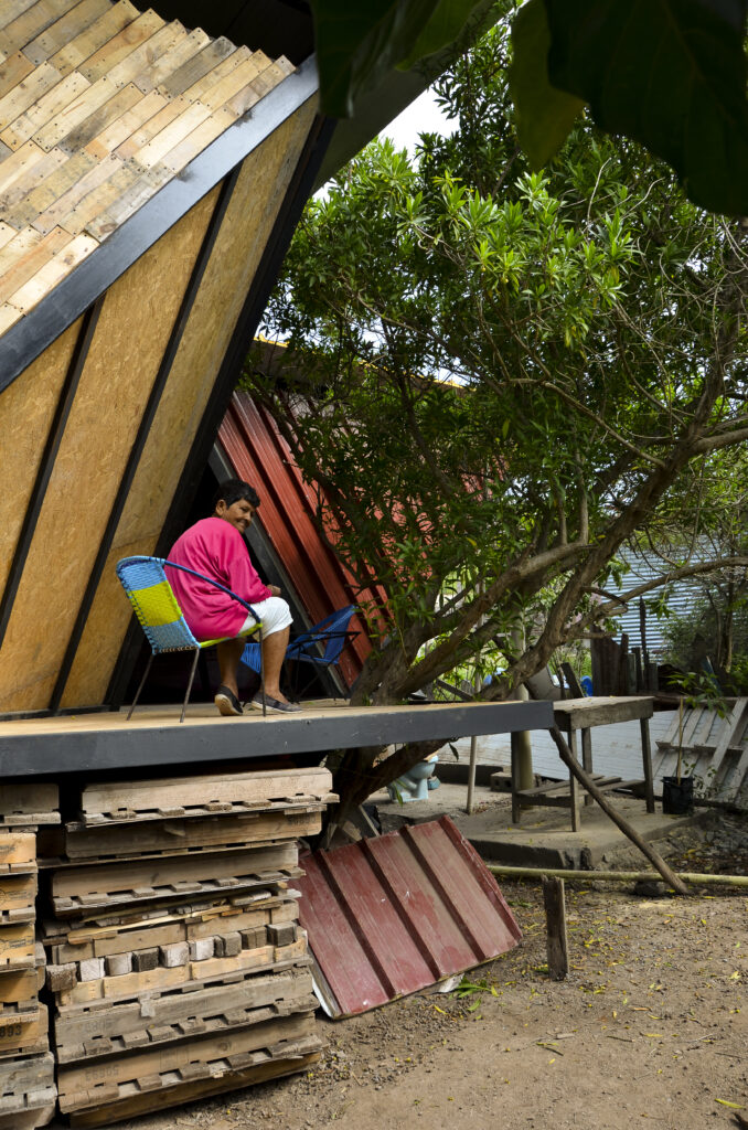 Roof without walls: Gyroscopic House in Venezuela by Lab.Pro.Fab ...