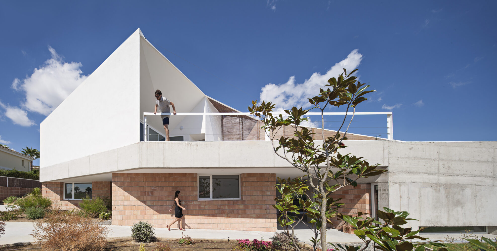 Spain Architects: Housing Ⅰ (2 Volumes) Winds of change: Casa de Los Vientos in Cádiz, Spain by José Luis