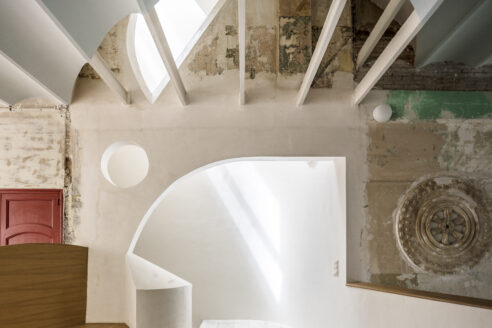 Floresprats salabeckett 62408 ph 08 arrival under the arch and skylight photoadriàgoula