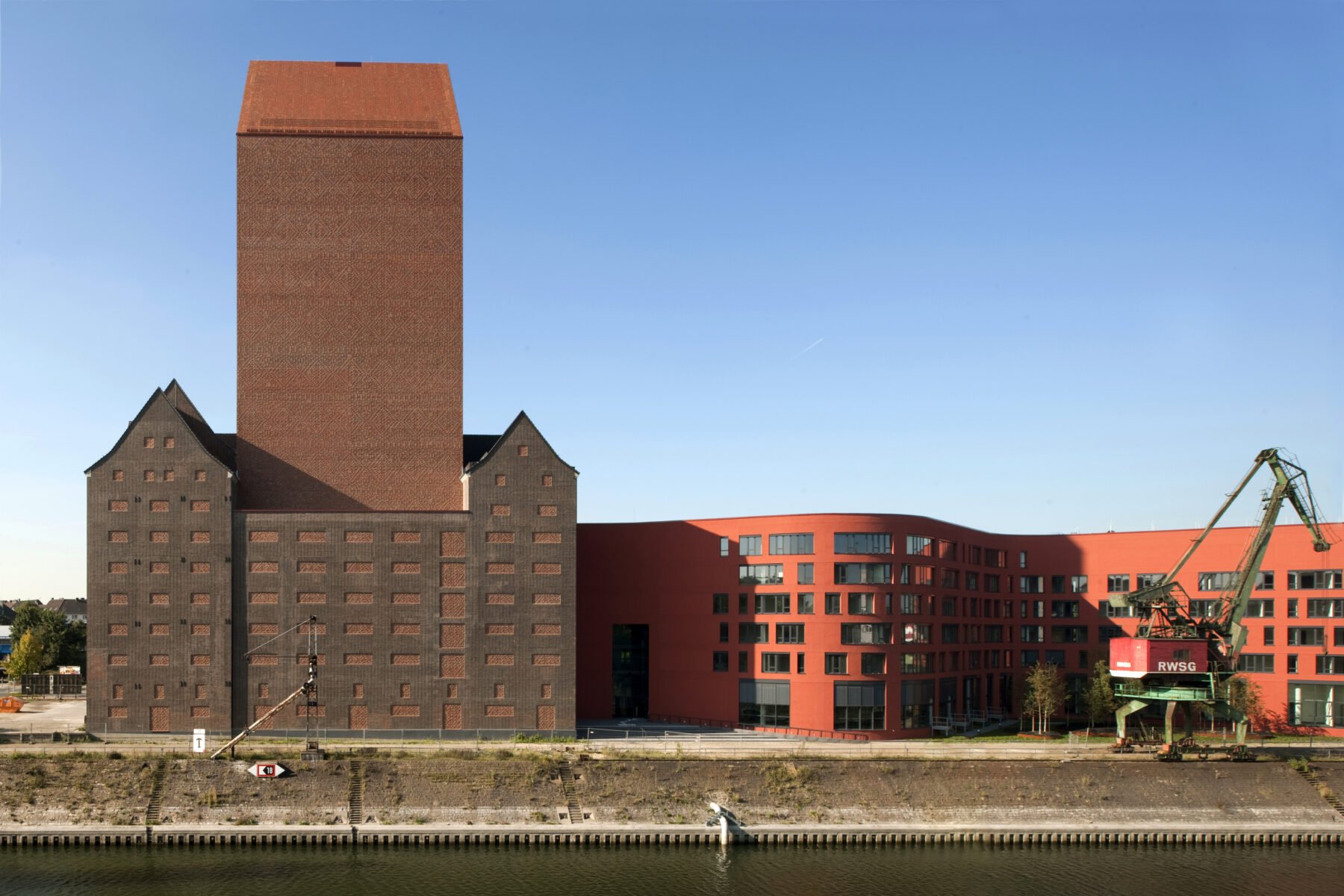 Urban grain: NRW Landesarchiv in Duisburg, Germany, by O&O