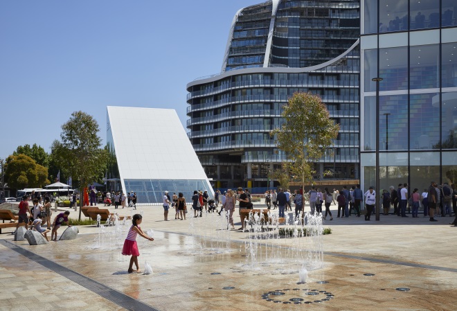 Green square library and plaza view of plaza water feature tom roe (photographer)