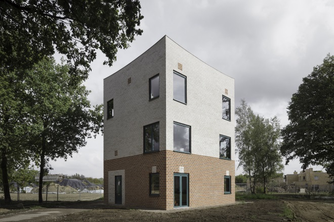 Triple Dutch: while the Superdutch play abroad, what's happening