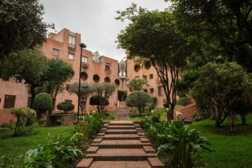 Nueva santa fe rogelio salmona architectural review 4)