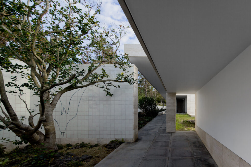 House on Jeju Island by Álvaro Siza, Carlos Castanheira and Kim Jong