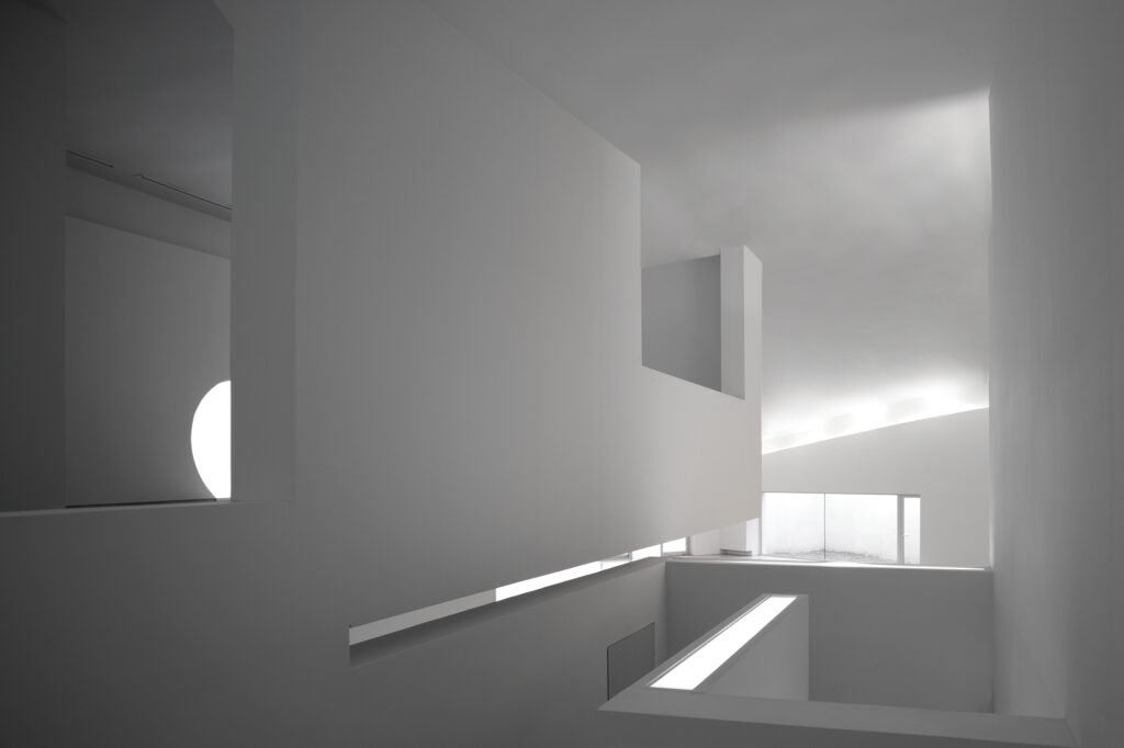 Álvaro Siza Hall by Álvaro Siza, Carlos Castanheira and Jun Sung