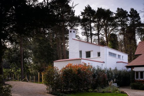 House in the woods by Arigho Larmour Wheeler Architects