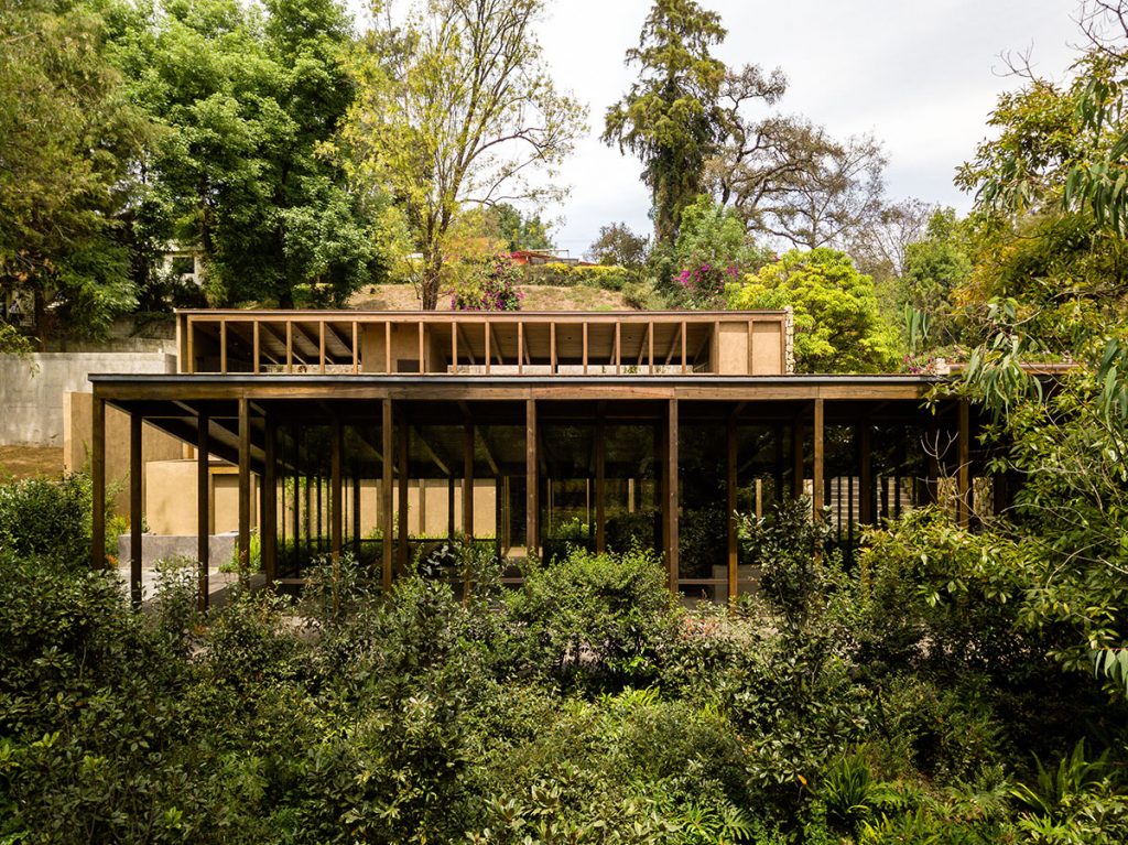 Casa Avándaro in Valle de Bravo by Manuel Cervantes Estudio
