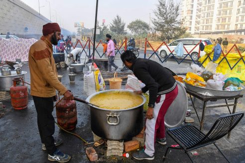 architectural-review-dehli-farmers-protests-collective-cooking-492x328.jpg