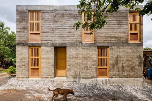 casa-eva-in-oculian-mexico-by-fernanda-canales-arquitectura-architectural-review-Cropped-492x328.jpg