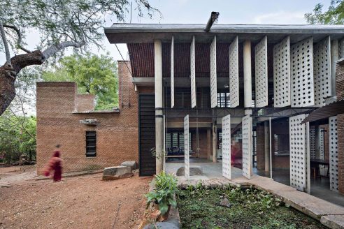 1460S-0977_wall_house_architectural_review_kundoo-492x328.jpg