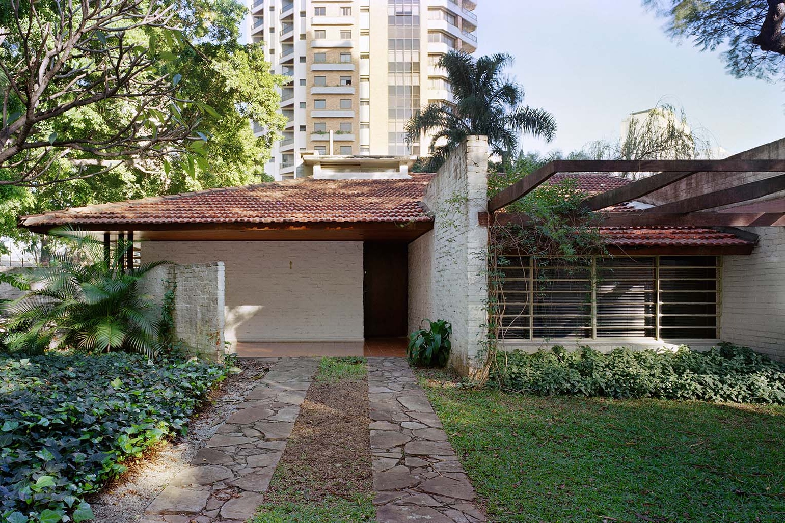 Revisit: Casinha and Residência Vilanova Artigas II, São Paulo