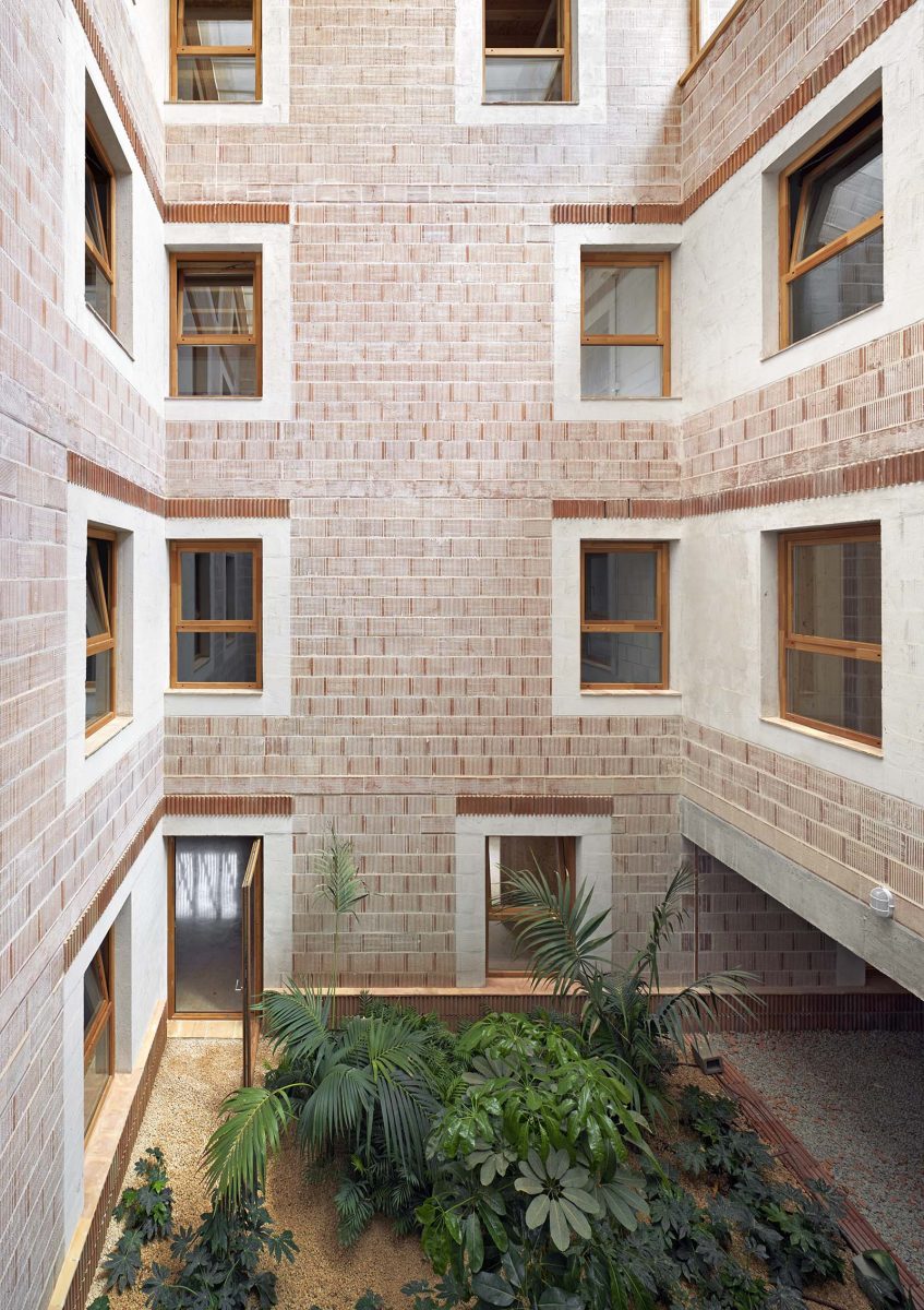 Palaces for the people: social housing in Eivissa, Spain, by 08014