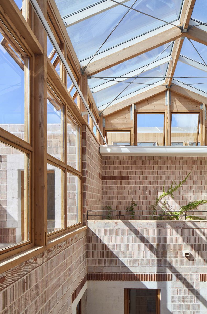 Spain Architects Housing Ⅲ (2 Volumes) 08014 Arquitectura, Spain - The Architectural Review