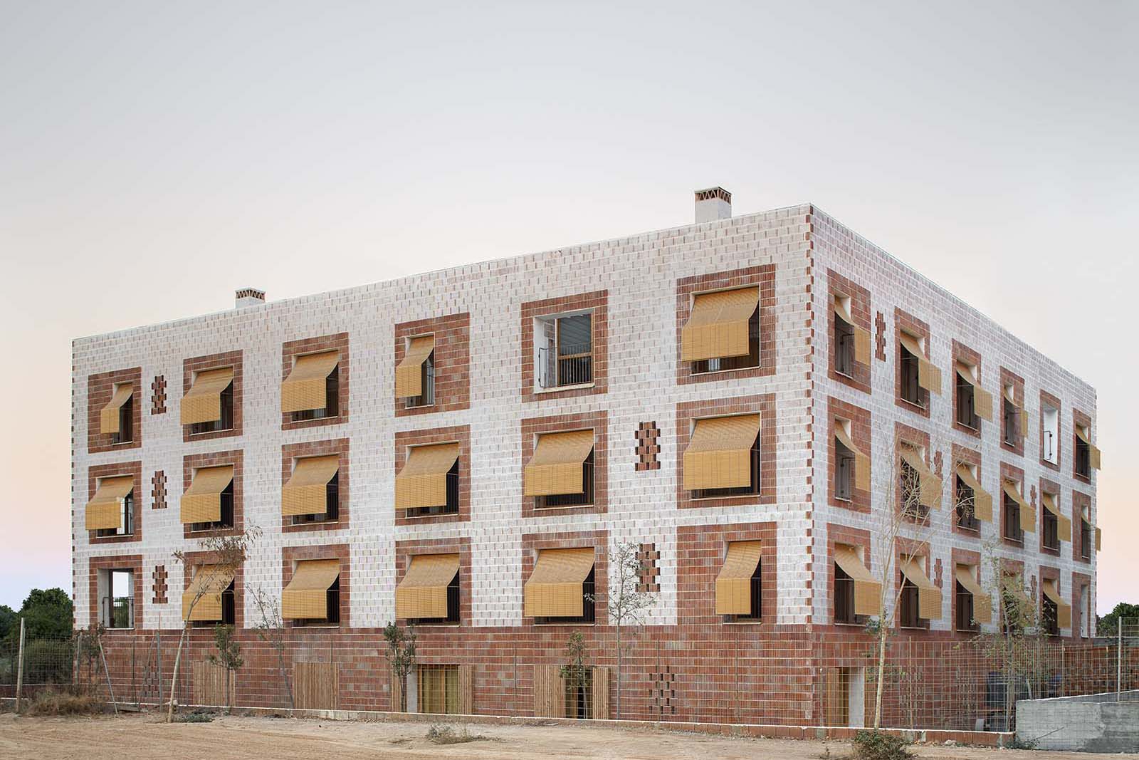 Spain Architects Housing Ⅲ (2 Volumes) 08014 Arquitectura, Spain - The Architectural Review