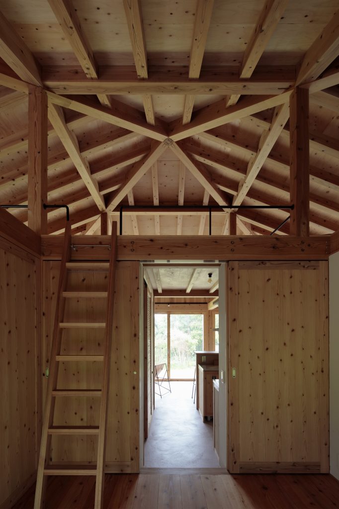 Shinmika Villa Tamashiro by ISSHO Architects in Japan 