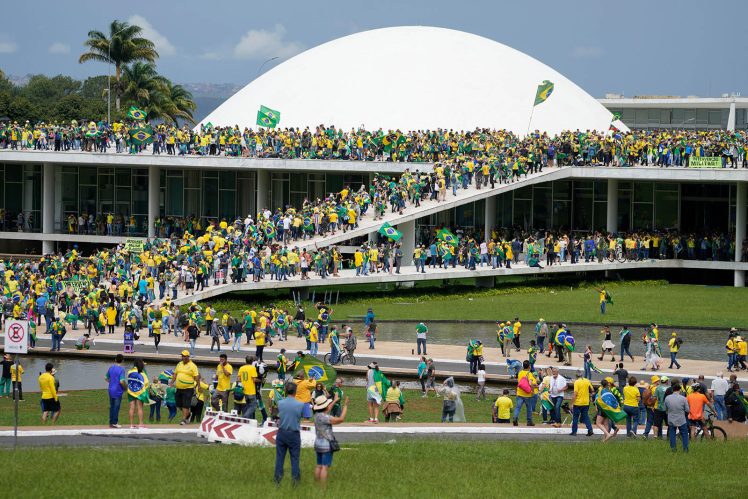 Brasilia protestors at Oscar Neimeyer's capitol complex