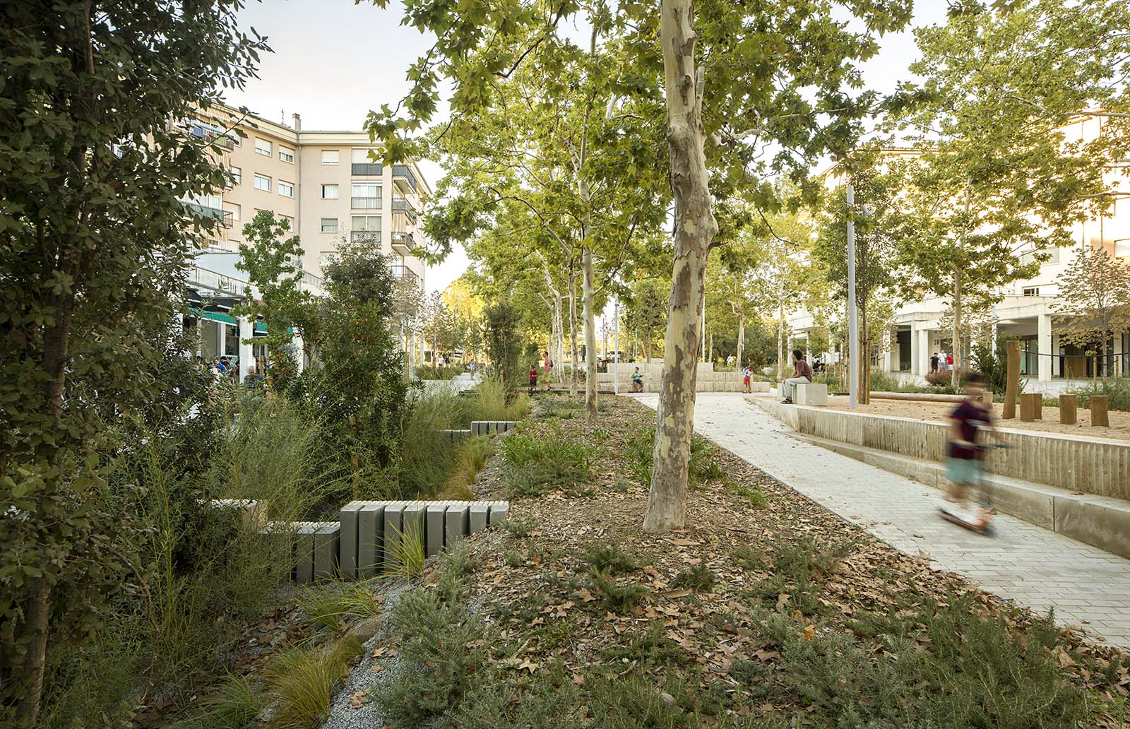 Amid Catalonia’s worsening droughts, Batlleiroig Arquitectura has reclaimed public spaces from cars while preserving precious water