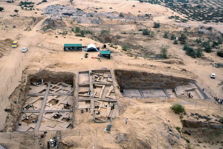 2NY6RG6 In this undated image taken in 2000, provided by the Palestinian Department of Antiquities, an aerial view of the excavations at Tel Es-Sakan, shows houses dating to 2600-2300 B.C., left, and fortifications from the late fourth millennium B.C, south of Gaza City. Palestinian and French archaeologists began excavating Gazas earliest archaeological site nearly 20 years ago; unearthing what they believe is a rare 4,500-year-old Bronze Age settlement. But over protests that grew recently, Gazas Hamas rulers have systematically destroyed the work since seizing power a decade ago, to make way for