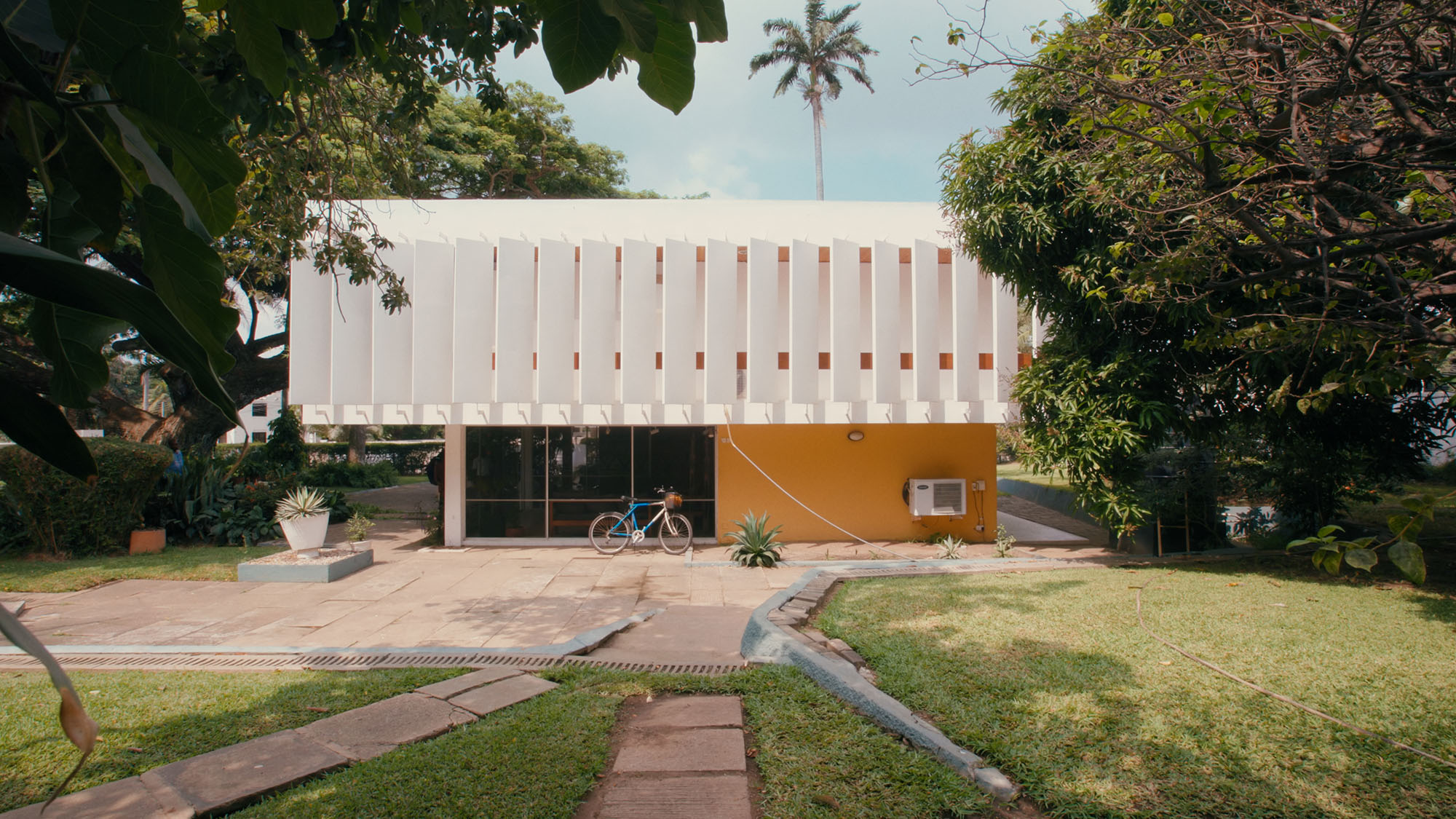 African Modernism アフリカの近代建築 71H1ot6ziTL.jpg