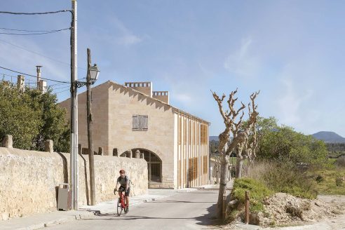 07-Santa-Eugenia_ibavi_social_housing_architctural_review-492x328.jpg