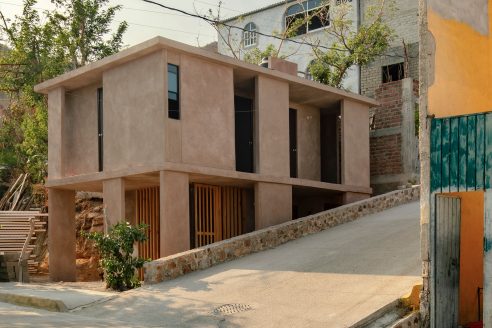 A photograph of one of Manuel Cervantes Estudio’s Kon-tigo post-hurricane houses, winner of the 2024 AR House awards. The houses are in Acapulco, Mexico