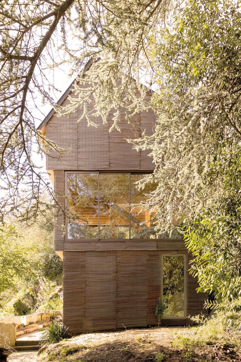 Toue Cabanée by Atelier du Ralliement in Le Cellier, France