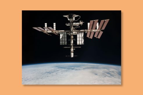 international-space-station-iss-extensions-modules-stuck-astronauts-architectural-review-last-page-1518-index-colour-492x328.jpg