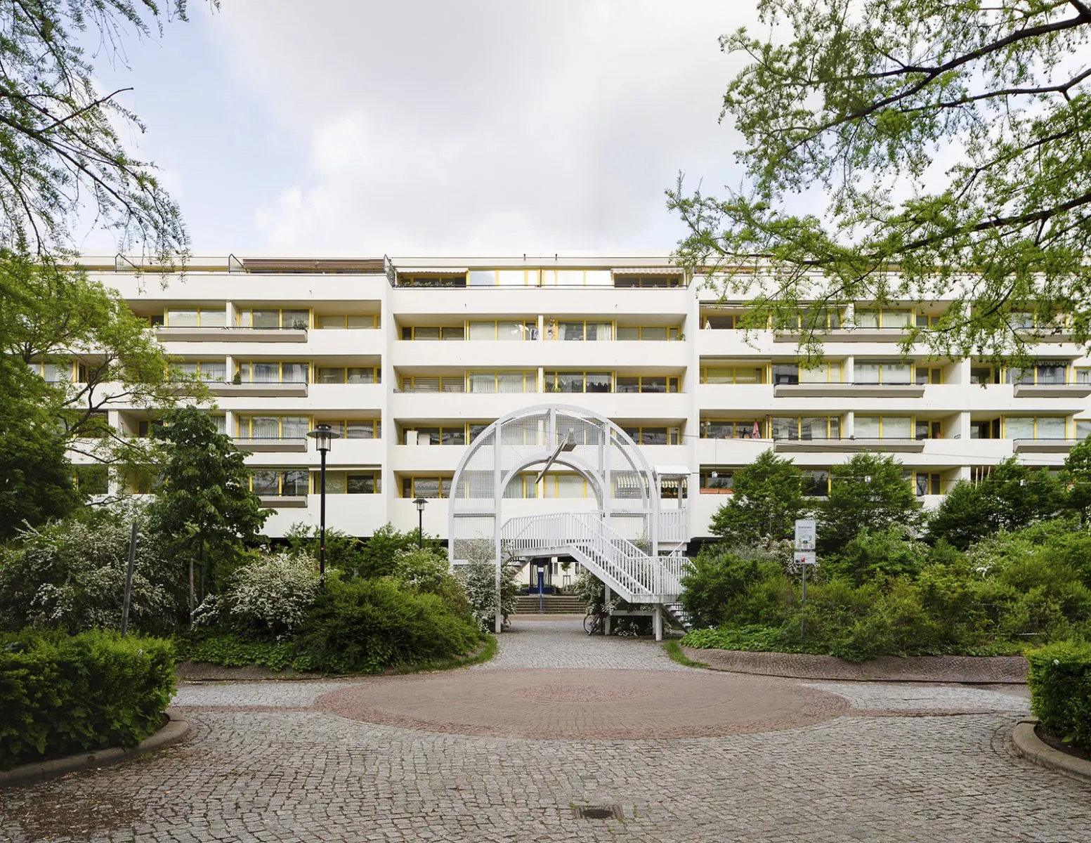 Revisit: Schlangenbader Straße estate in Berlin, Germany, by Georg 
