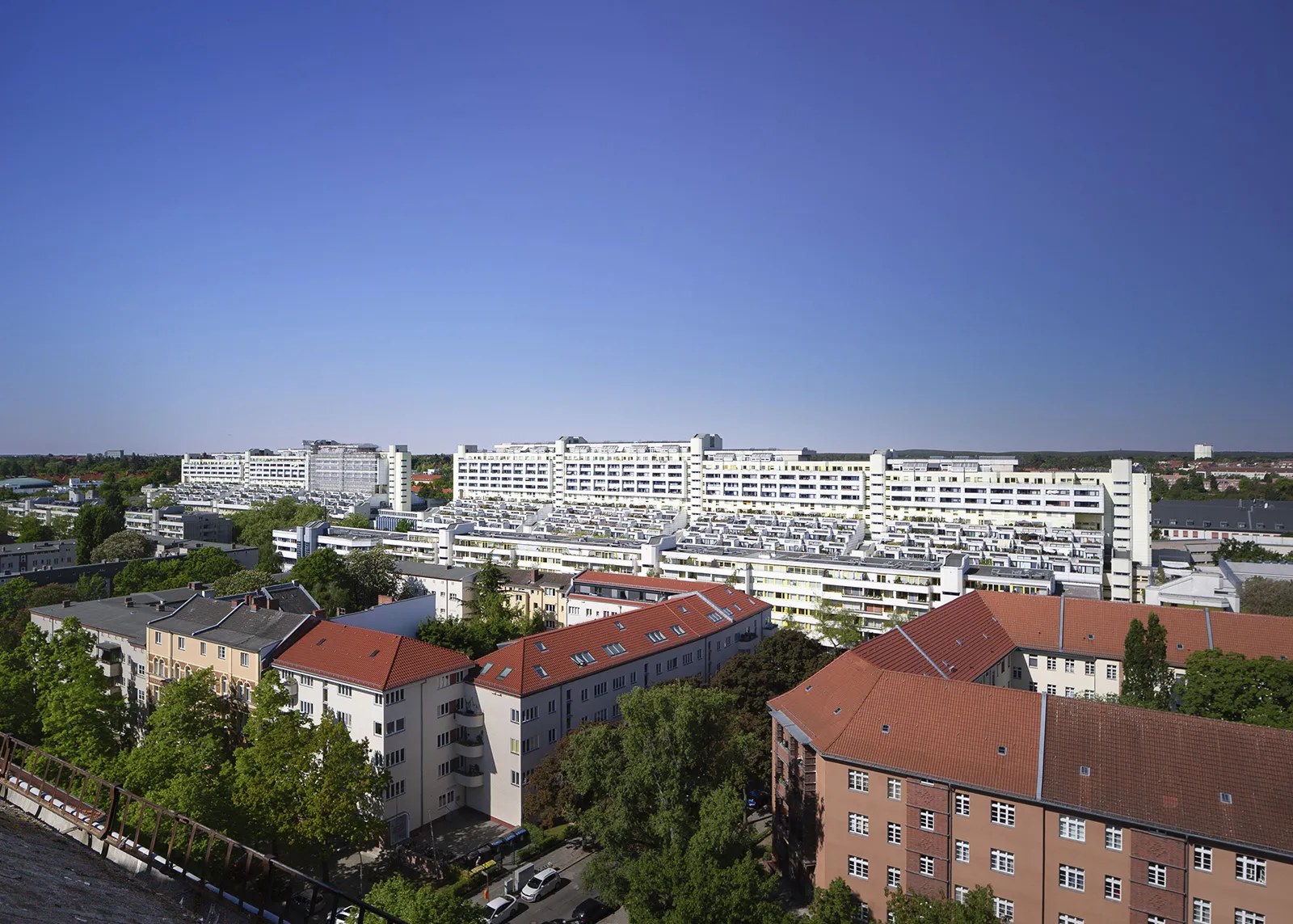 Revisit: Schlangenbader Straße estate in Berlin, Germany, by Georg 