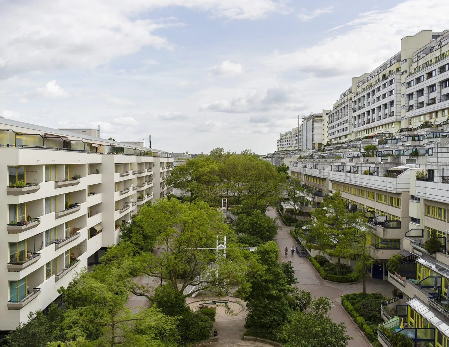Revisit: Schlangenbader Straße estate in Berlin, Germany, by Georg 