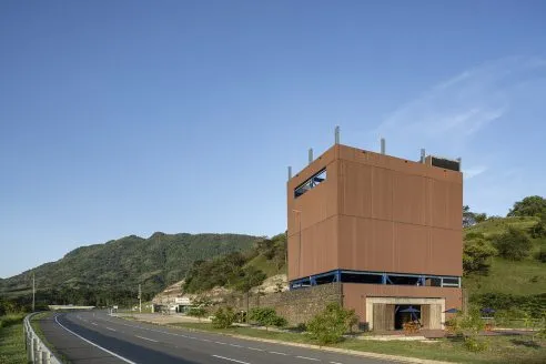 The control and operations centre in Bolombolo, Colombia, by El Equipo Mazzanti and ContraFuerte, viewed from the road
