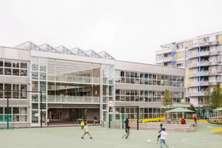 guggach_primary_school_Zurich_switzerland_weyell_zipse_architectural_review_credit_Daisuke_HirabayashiPRINT_053-748x499.webp