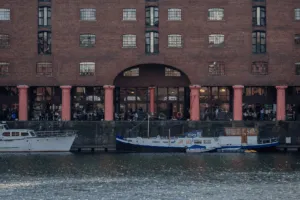 royal_albert_docks_liverpool_united_kingdom_studio_mutt_architectural_review_credit_Jim_Stephenso-4-300x200.webp
