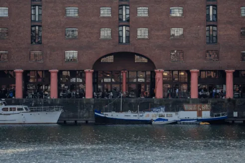 royal_albert_docks_liverpool_united_kingdom_studio_mutt_architectural_review_credit_Jim_Stephenso-4-492x328.webp