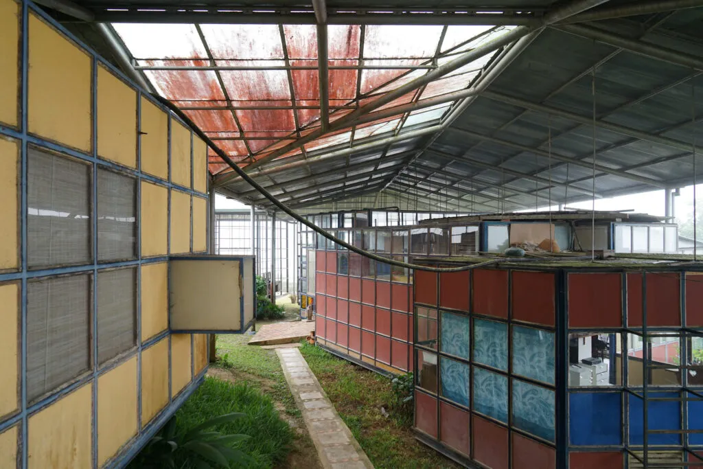 Revisit: Casa El Amarillo in Caracas, Venezuela by Jorge Castillo Blanco