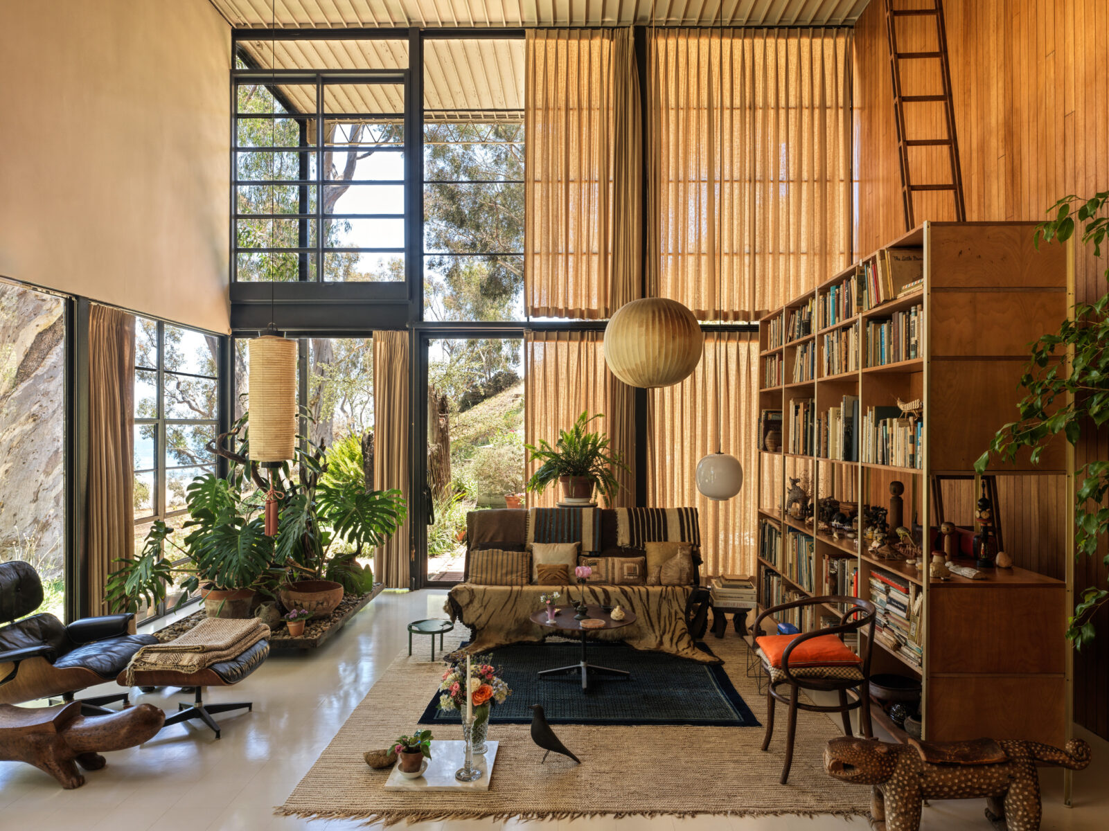 Revisit: Eames House in Pacific Palisades, US by Charles and Ray