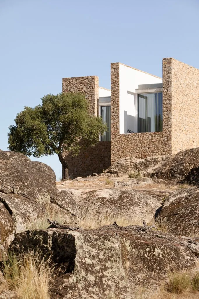 House-studio in Castelo de Vide, Portugal by Atelier Landauer