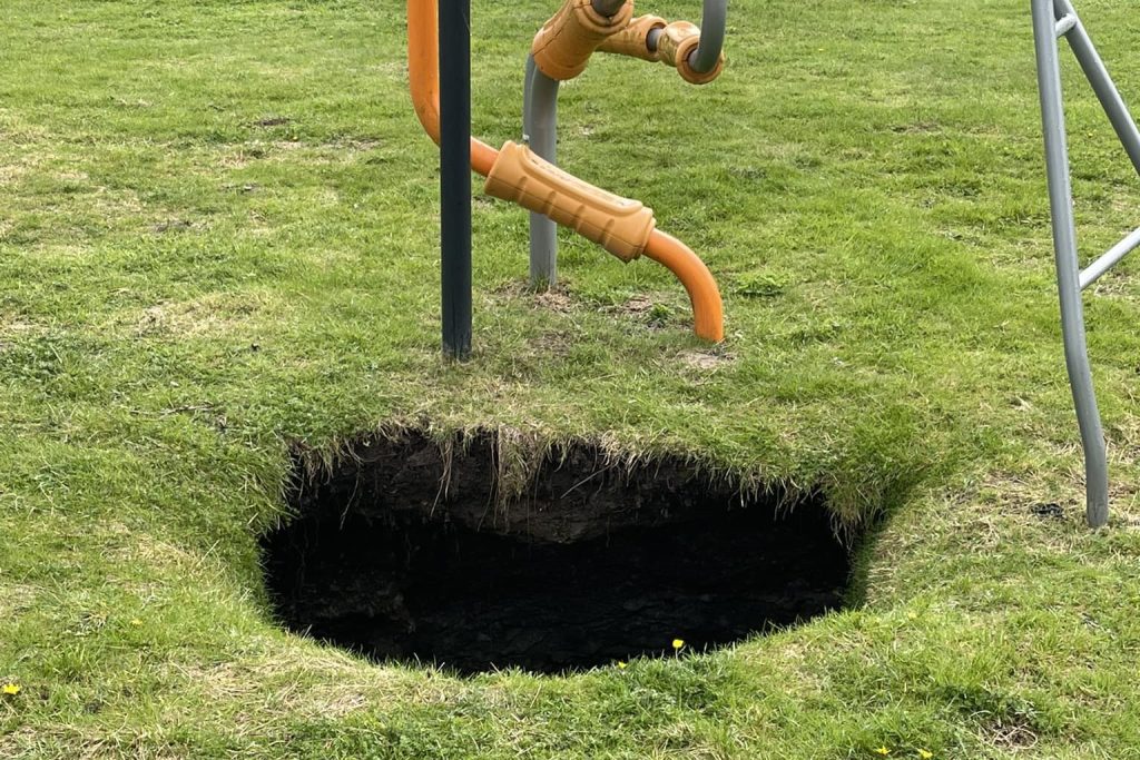 'Déjà vu' as another bell pit found in Buckinghamshire field Ground