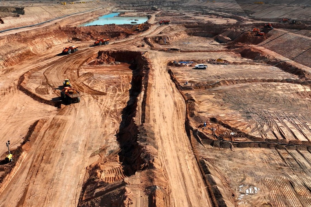 Neom progresses ‘world’s biggest’ earthworks operation for the Line ...
