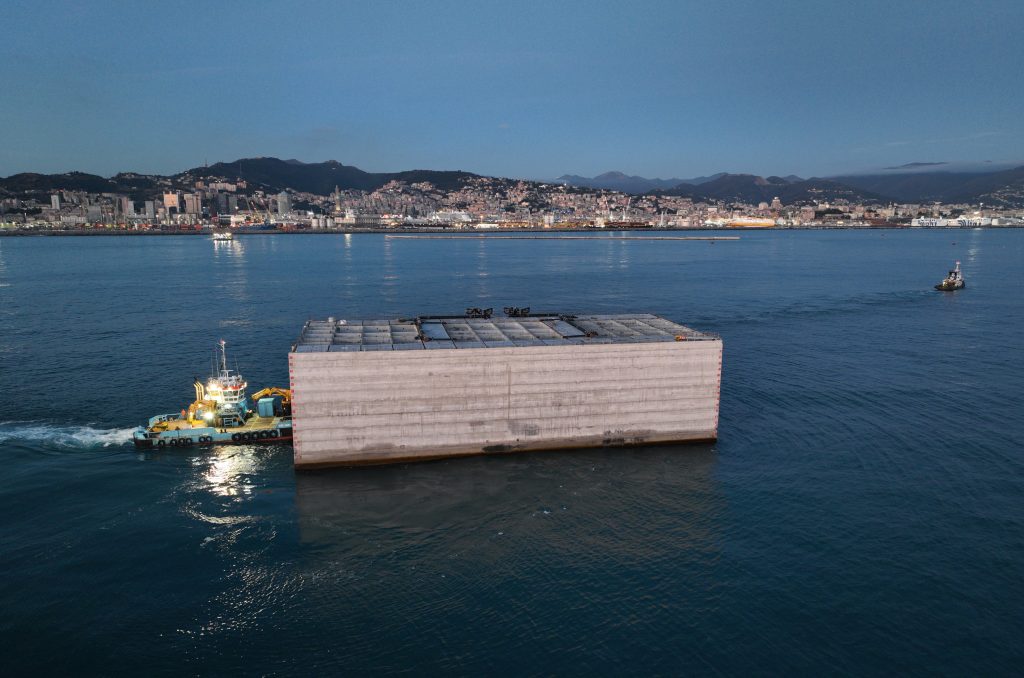 Fresh milestone on 6km breakwater in Italy