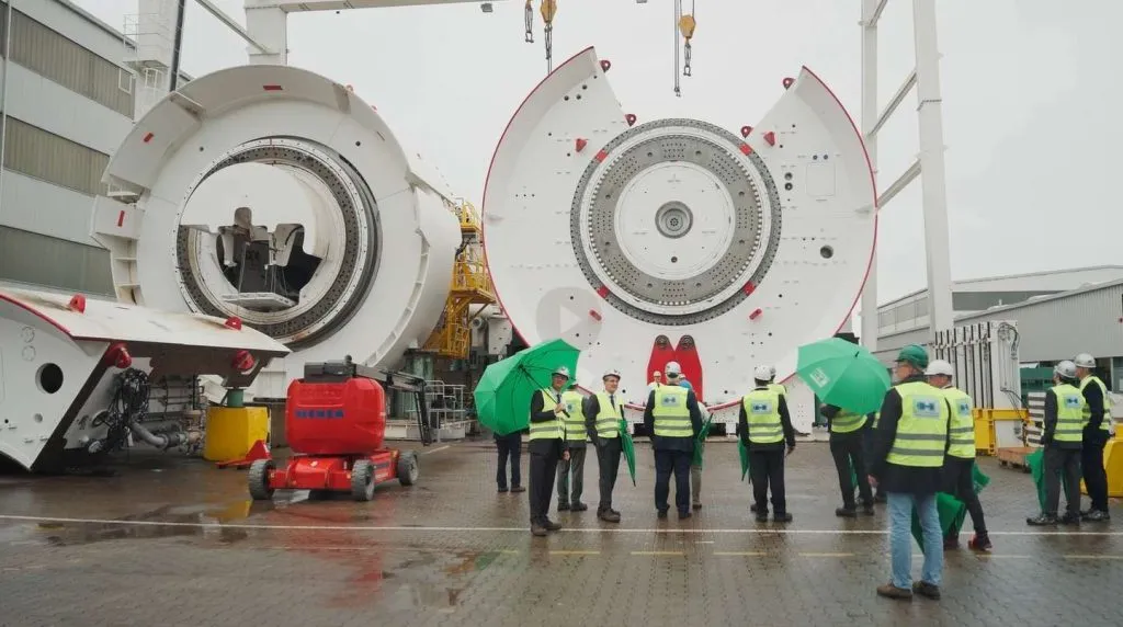 Cutterhead craned into place for the first T2D TBM | Ground Engineering