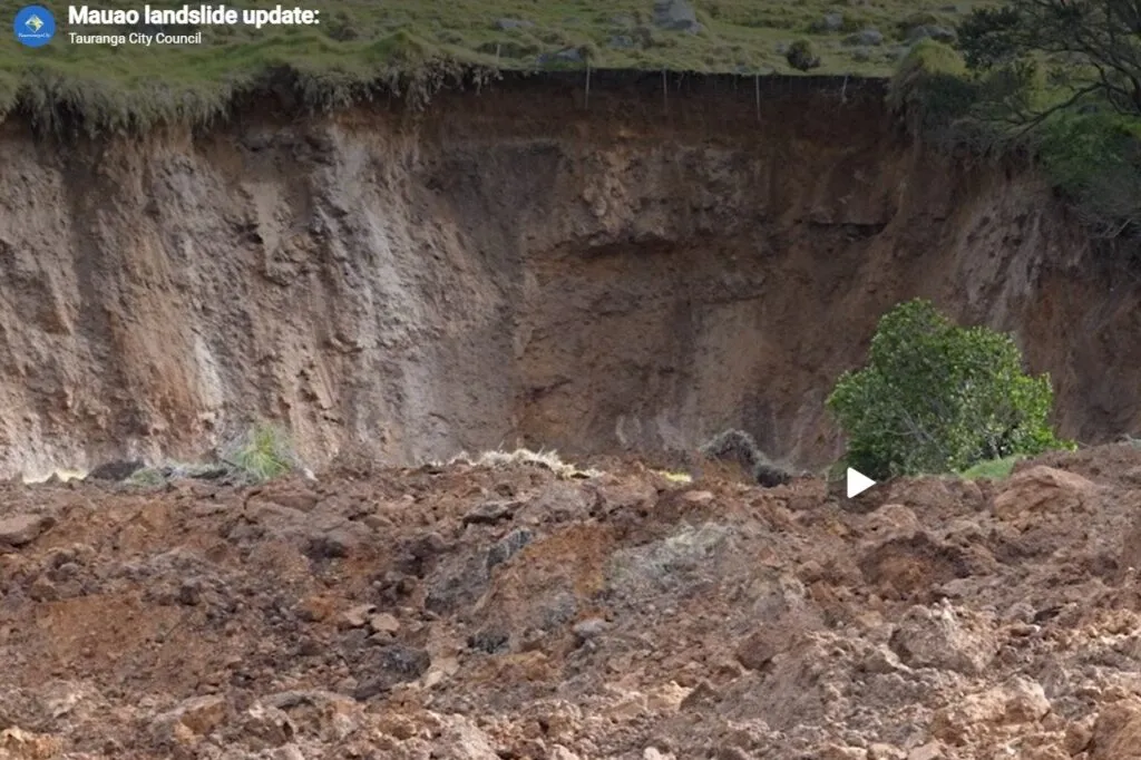 Fresh movement in fatal New Zealand landslide